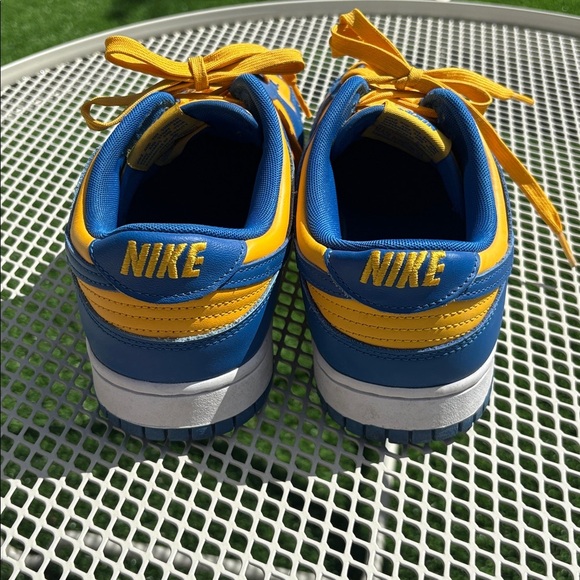 EUC Nike University Of Michigan Dunks - Picture 4 of 10